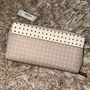 FOSSIL - LOGAN 🩷💜 HEARTS Wallet NWT $75